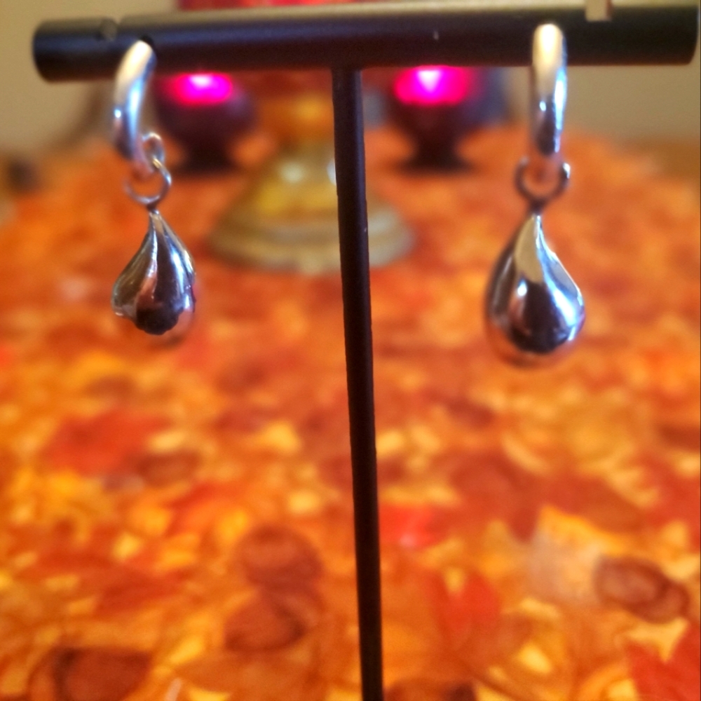 Teardrop raindrop dangle silver earrings